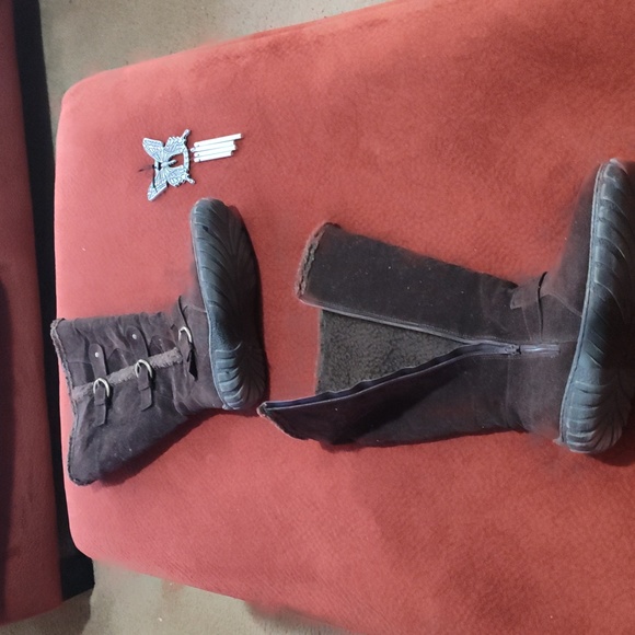 Boots - Picture 2 of 3